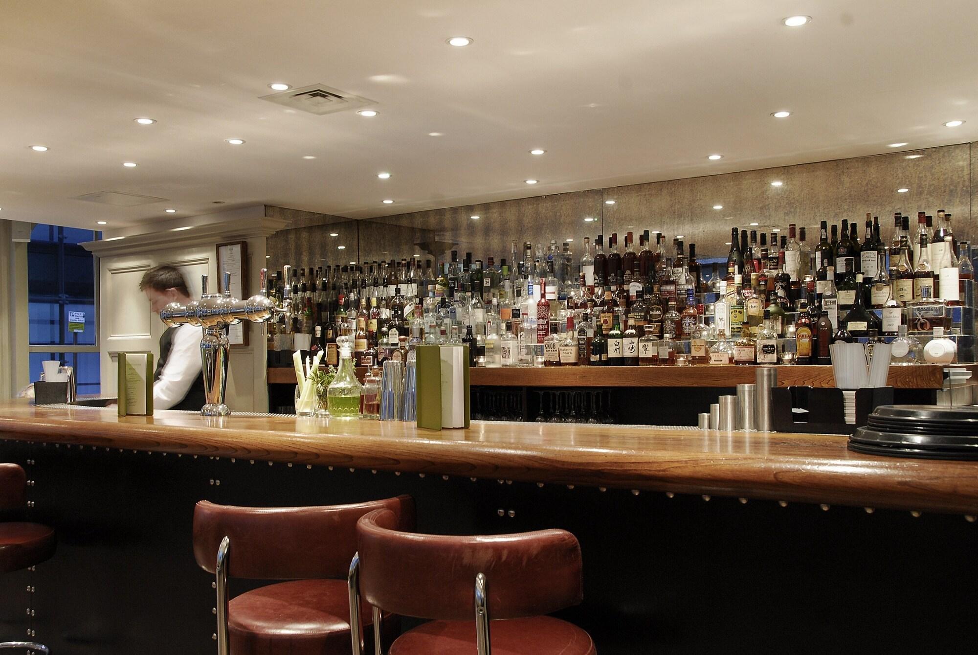 เดอะ มอนต์คาล์ม แอท บริวเวอรี ลอนดอนซิตี้ Hotel ภายนอก รูปภาพ The bar at the Connaught