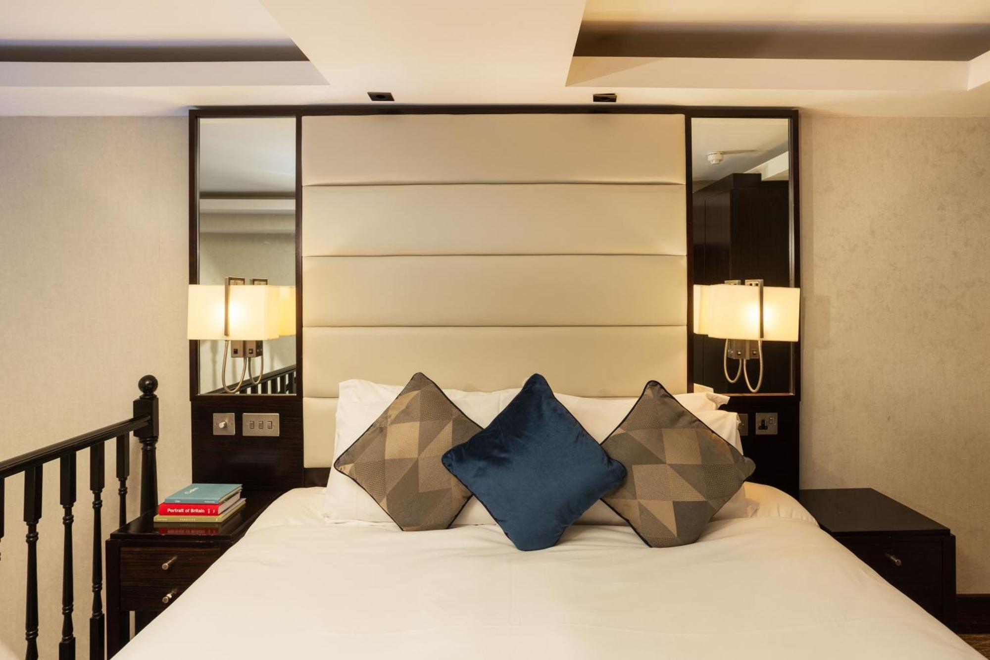 เดอะ มอนต์คาล์ม แอท บริวเวอรี ลอนดอนซิตี้ Hotel ภายนอก รูปภาพ A bedroom at the hotel