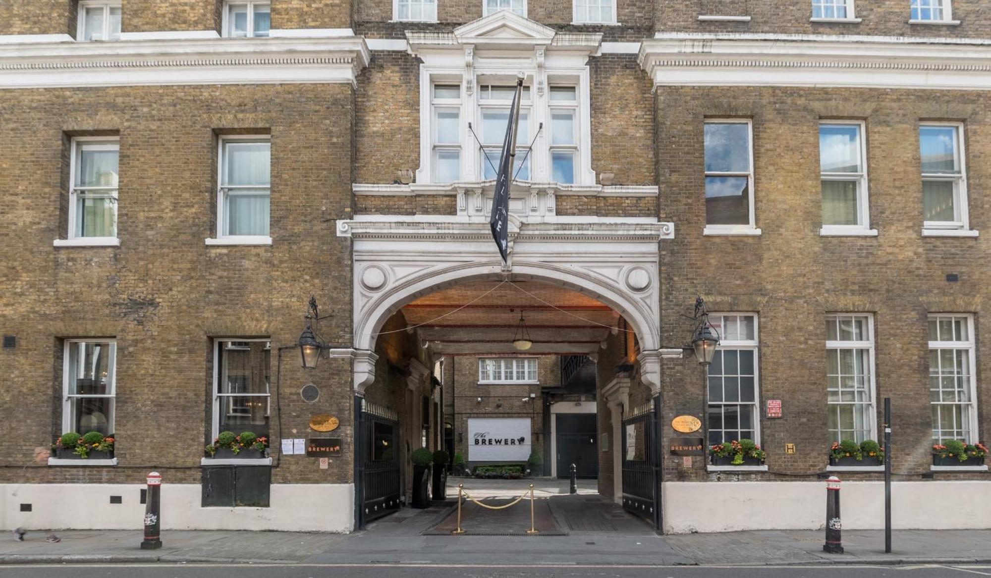 เดอะ มอนต์คาล์ม แอท บริวเวอรี ลอนดอนซิตี้ Hotel ภายนอก รูปภาพ The entrance to the hotel