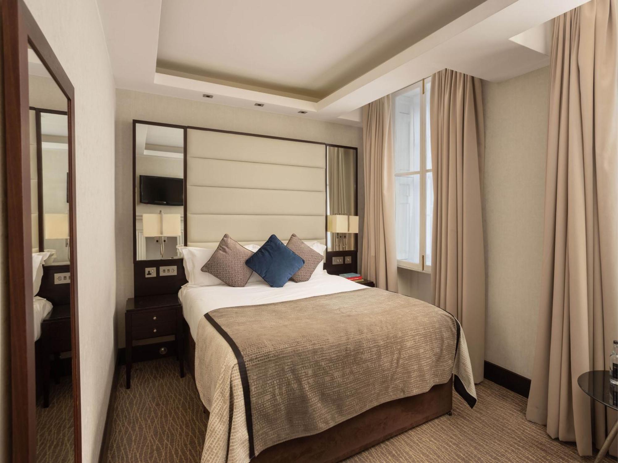 เดอะ มอนต์คาล์ม แอท บริวเวอรี ลอนดอนซิตี้ Hotel ภายนอก รูปภาพ A bedroom at the hotel