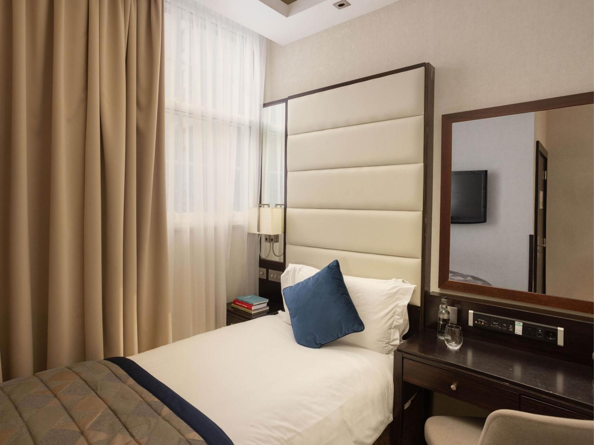 เดอะ มอนต์คาล์ม แอท บริวเวอรี ลอนดอนซิตี้ Hotel ภายนอก รูปภาพ A bedroom at the hotel