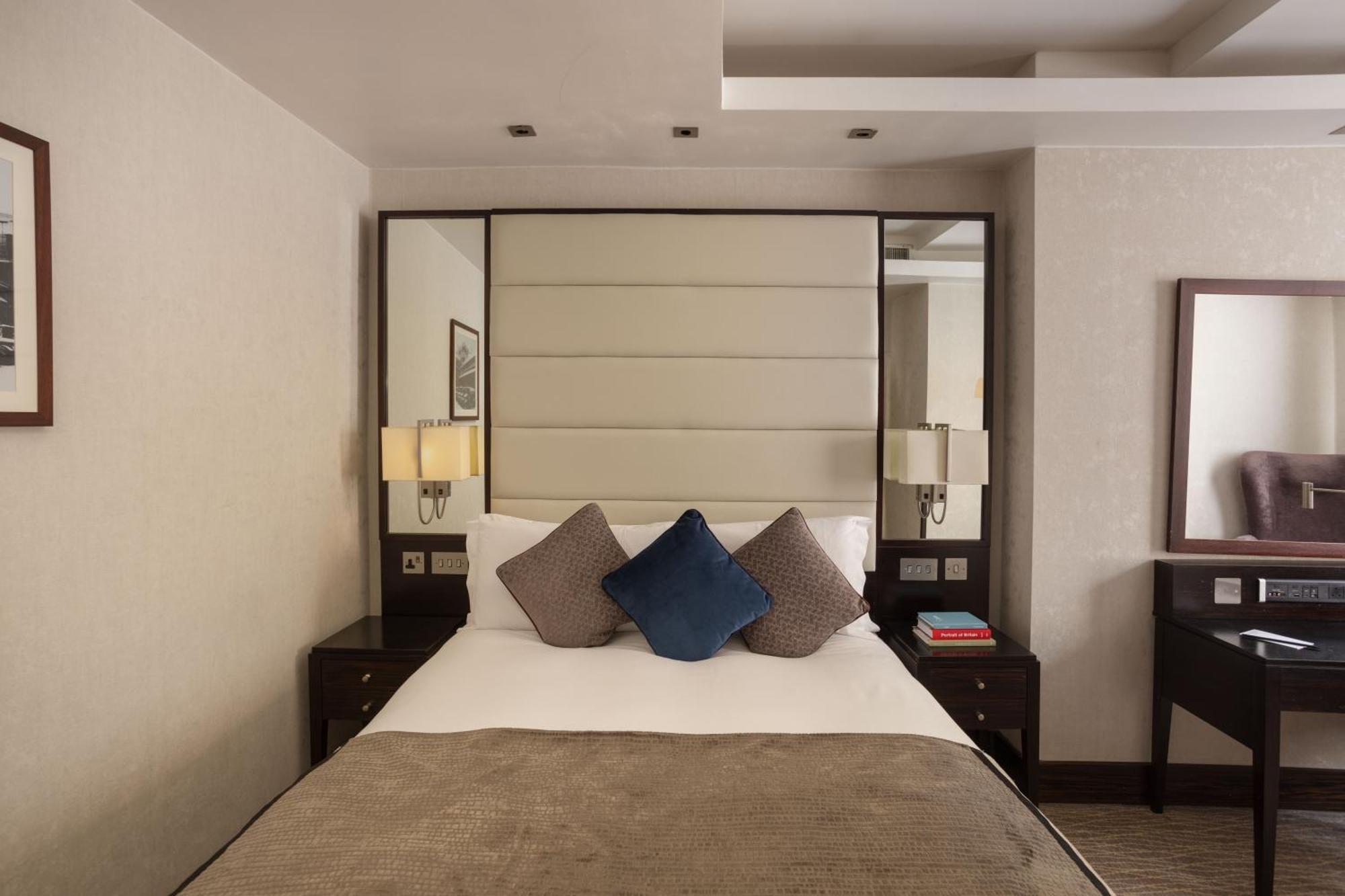 เดอะ มอนต์คาล์ม แอท บริวเวอรี ลอนดอนซิตี้ Hotel ภายนอก รูปภาพ A bedroom at the hotel