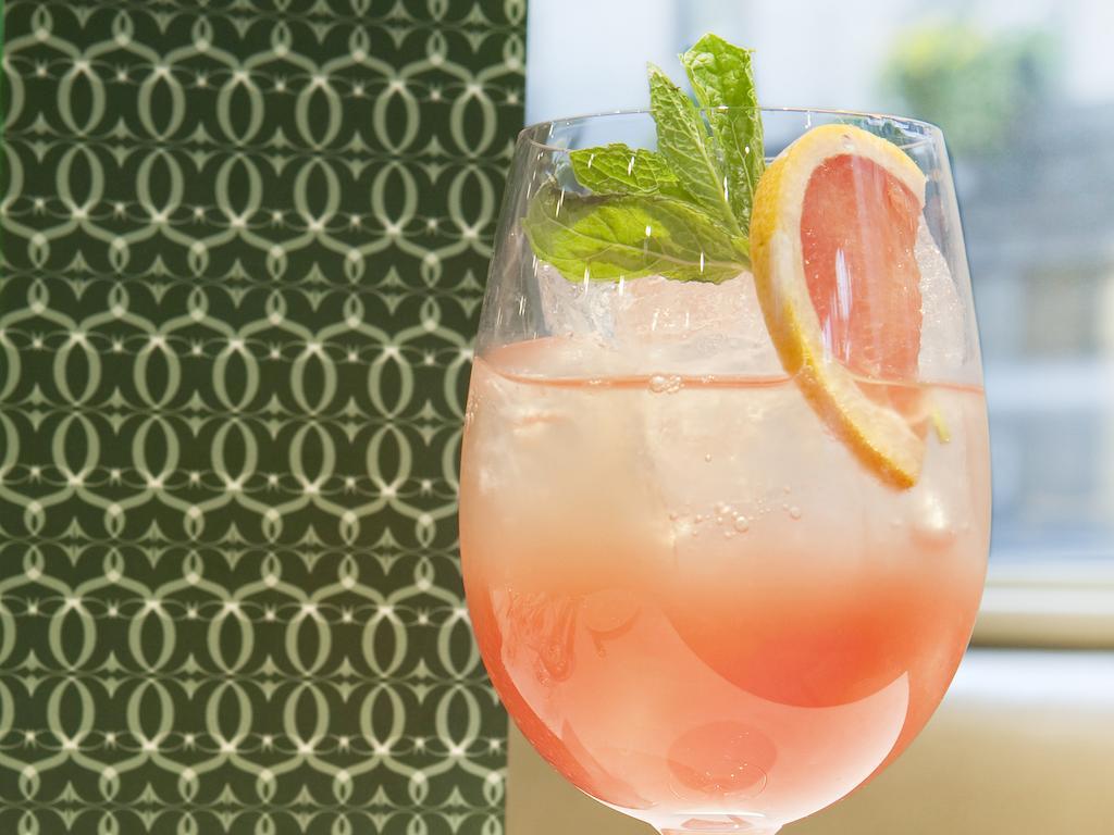 เดอะ มอนต์คาล์ม แอท บริวเวอรี ลอนดอนซิตี้ Hotel ภายนอก รูปภาพ A Pink Lady cocktail